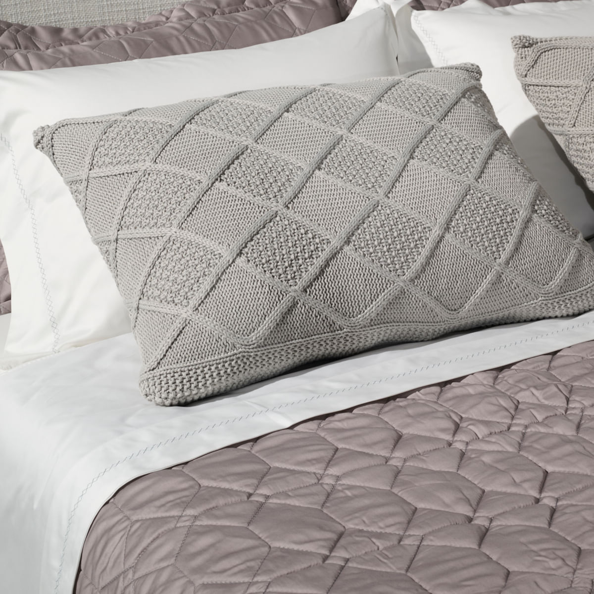 01 16 0025  Porta Travesseiro Tricot Diamond Cinza 003